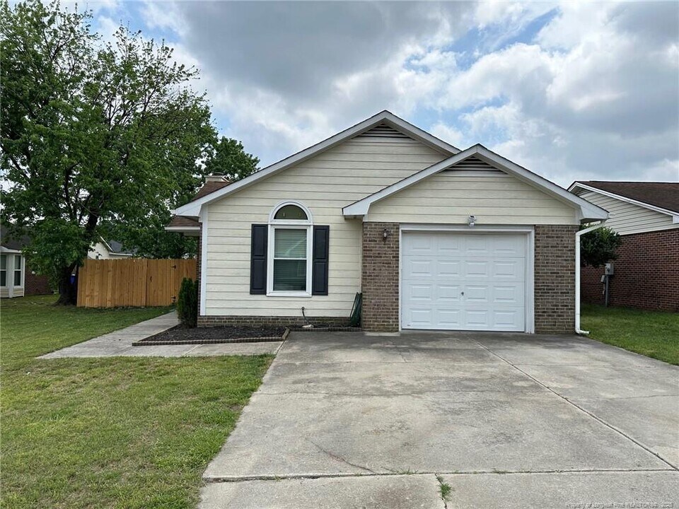 2229 Mossycup Ln in Fayetteville, NC - Building Photo