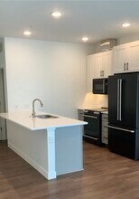 300 S Clinton St, Unit 603 in Iowa City, IA - Building Photo - Building Photo