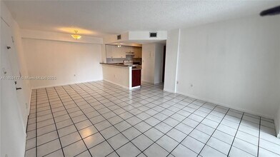 8560 SW 212th St in Cutler Bay, FL - Building Photo - Building Photo