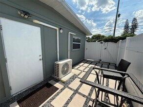 707 Engel Dr, Unit Efficiency Apt in Orlando, FL - Building Photo - Building Photo