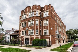 9000 S Bishop St Chicago, IL 60620 in Chicago, IL - Foto de edificio - Building Photo
