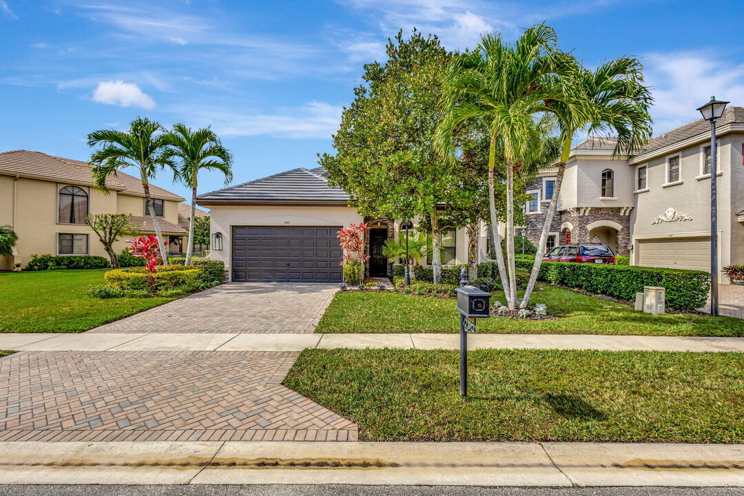 3553 Collonade Dr in Wellington, FL - Building Photo