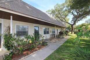 670 Green Valley Rd in Palm Harbor, FL - Building Photo