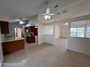 818 7 Gables Cir SE in Palm Bay, FL - Building Photo - Building Photo