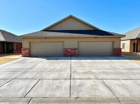 1717 102nd St in Lubbock, TX - Building Photo