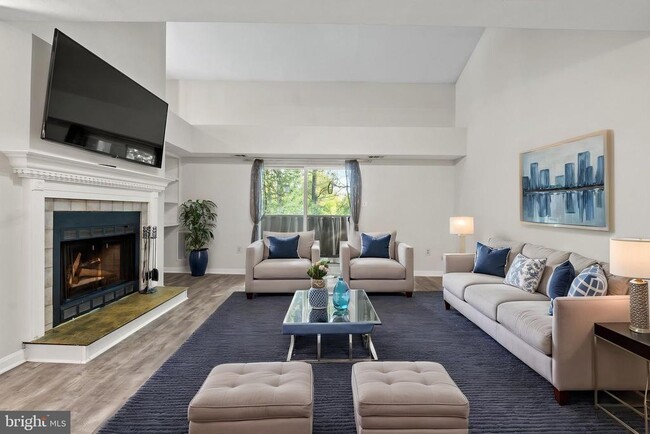 property at 33 Windbrooke Cir