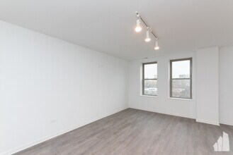 935 W Winona St, Unit 810 in Chicago, IL - Building Photo - Building Photo