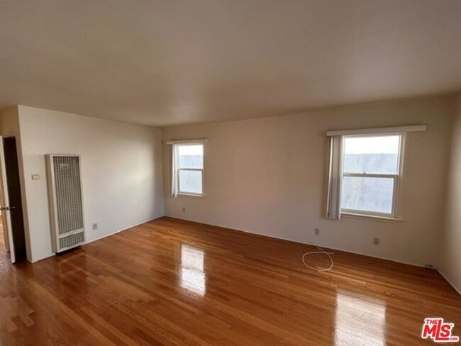 3011 Santa Monica Blvd in Santa Monica, CA - Building Photo - Building Photo