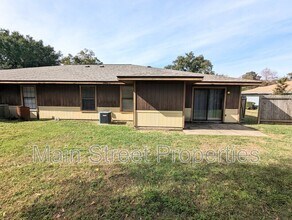 8160 Stonebrook Dr in Pensacola, FL - Building Photo - Building Photo