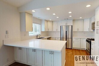 1008 England St in Huntington Beach, CA - Building Photo - Building Photo