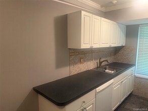 5 Laramie Ct in Coram, NY - Building Photo - Building Photo