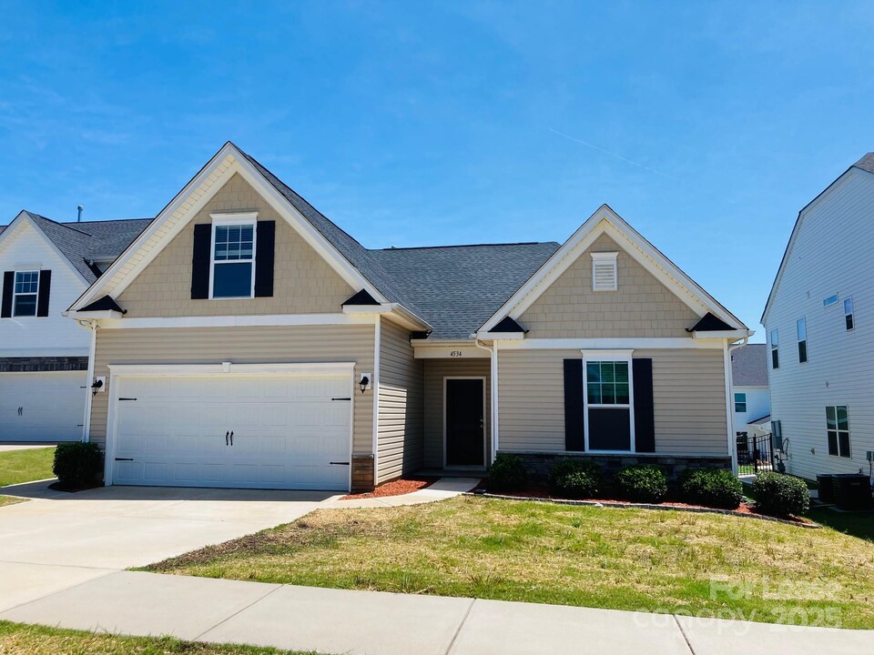 4534 Dover Ct in Denver, NC - Building Photo