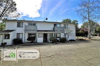 1553 Bramble Pl in Redding, CA - Building Photo - Building Photo