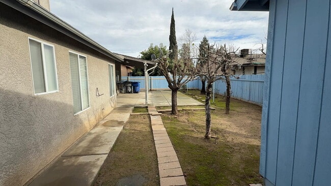 4275 W Harvard Ave in Fresno, CA - Building Photo - Building Photo