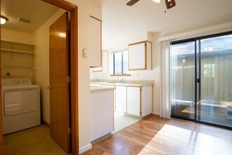 8363 SW Durham Rd in Portland, OR - Building Photo - Building Photo