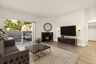 Cahuenga Heights in Los Angeles, CA - Building Photo