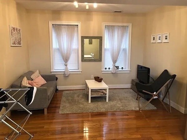 63 Wait St, Unit 3 in Boston, MA - Building Photo - Building Photo