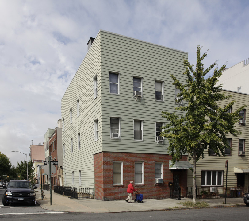 441 Humboldt St in Brooklyn, NY - Building Photo