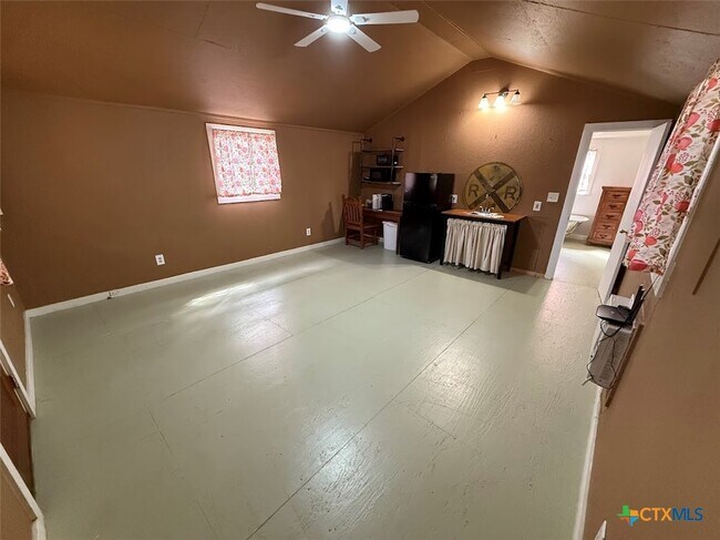 510 Marlys Ave in Canyon Lake, TX - Foto de edificio - Building Photo