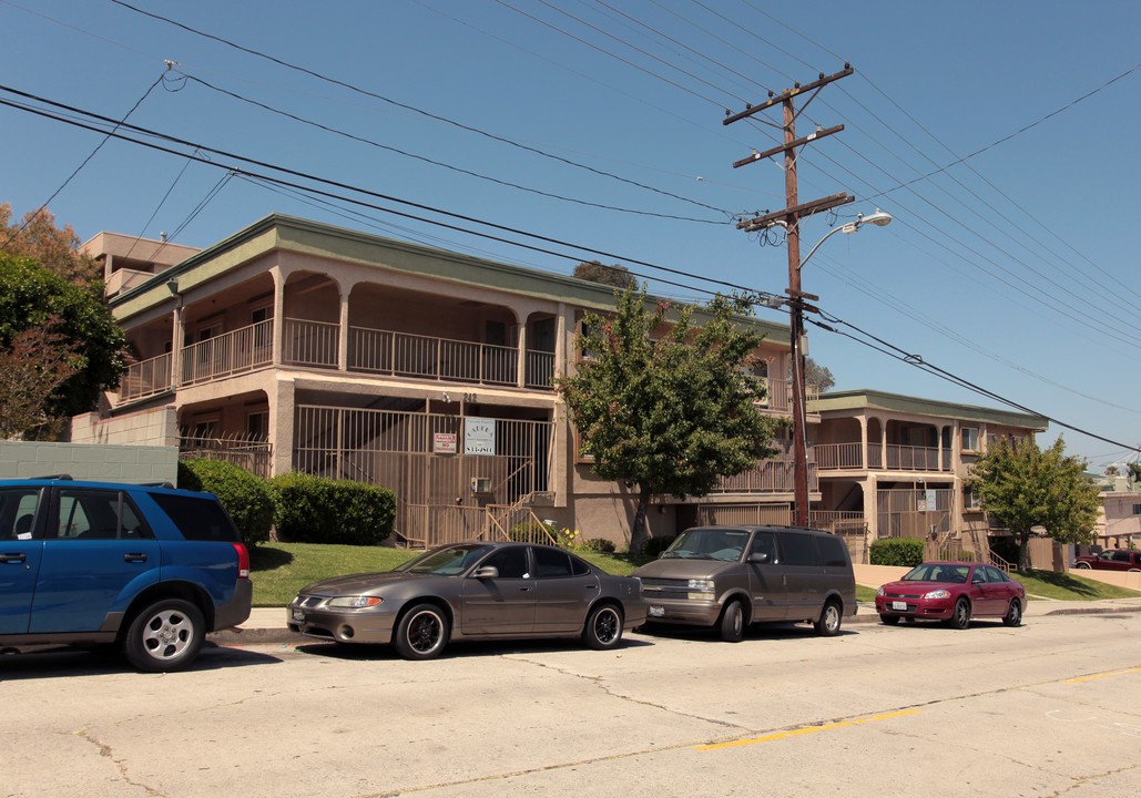 240-268 W Santa Cruz St in San Pedro, CA - Building Photo