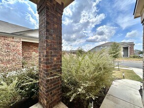 117 Allegro Dr in Hutto, TX - Building Photo - Building Photo