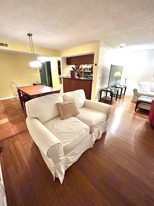 1708 Glenhouse Dr in Sarasota, FL - Building Photo