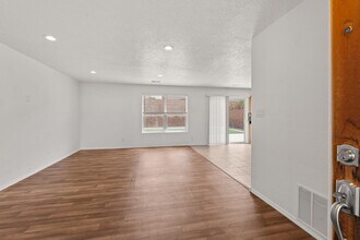 1736 Black Gold St SE in Albuquerque, NM - Building Photo - Building Photo
