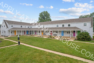 Waynedale Village Apartments in Fort Wayne, IN - Building Photo - Building Photo