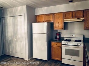 9 Hancock Ln in Englishtown, NJ - Building Photo - Building Photo