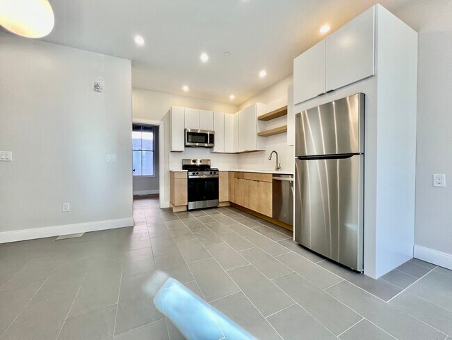 1607 Tremont St, Unit 1 in Boston, MA - Foto de edificio - Building Photo