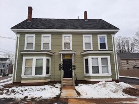 2 Myrtle St, Unit Unit 6 in Rochester, NH - Building Photo