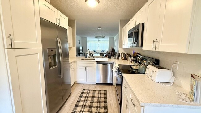 4692 Lucerne Lakes Blvd E in Greenacres, FL - Building Photo - Building Photo
