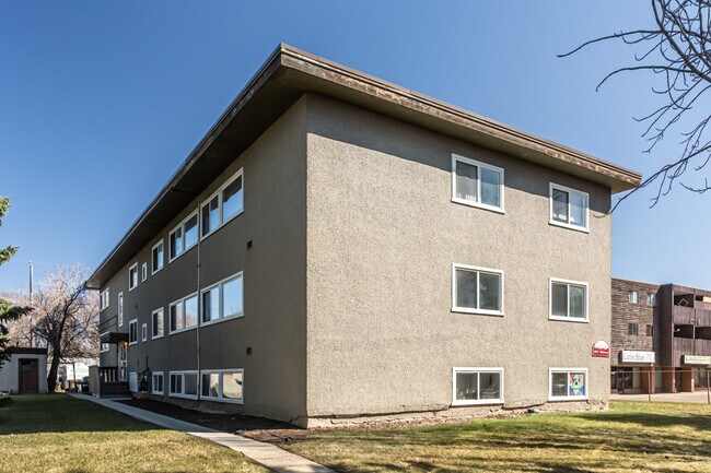 6912 101 Ave NW in Edmonton, AB - Building Photo - Building Photo