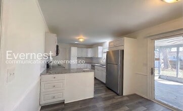 7701 W 95th Terrace in Overland Park, KS - Foto de edificio - Building Photo