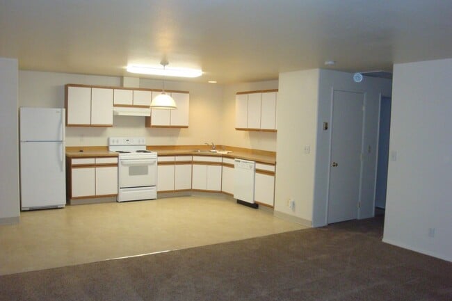 2012 NW Elm Ave in Redmond, OR - Building Photo - Building Photo