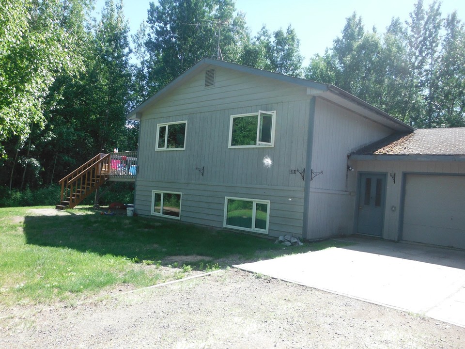 3591 Biathalon Ave in North Pole, AK - Building Photo