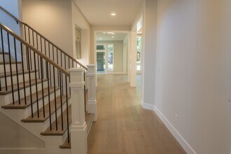 10420 NE 112th St in Kirkland, WA - Building Photo - Building Photo