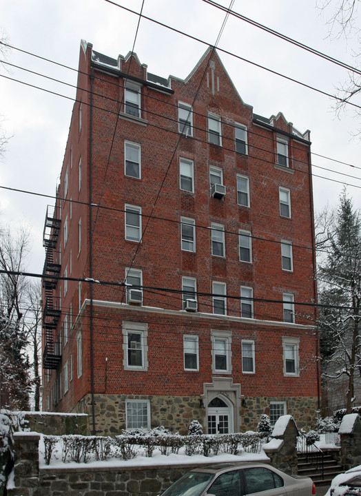 40 Birch St in Mount Vernon, NY - Building Photo