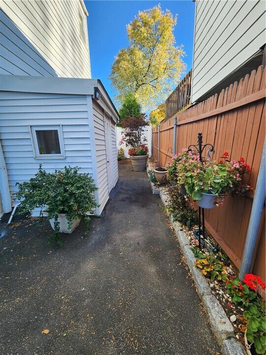 30 Troy Ln in Yonkers, NY - Building Photo
