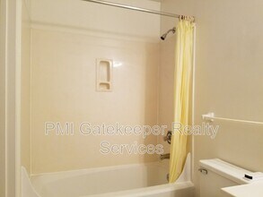10555 Montgomery Rd in Montgomery, OH - Building Photo - Building Photo
