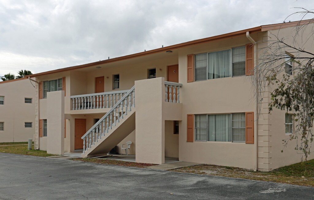 Pines Resort & Apartments Indian Harbour Beach, FL Apartments For Rent