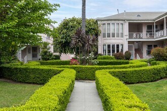 5140 Clinton Avenue in Los Angeles, CA - Building Photo - Building Photo