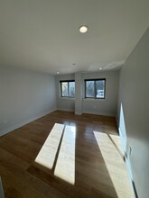 24 Webster Pl, Unit 212 in Brookline, MA - Building Photo - Building Photo