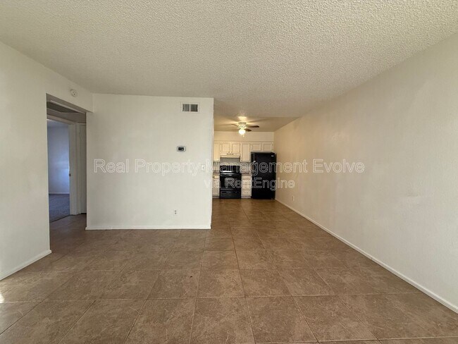 1905 N Center St in Mesa, AZ - Building Photo - Building Photo