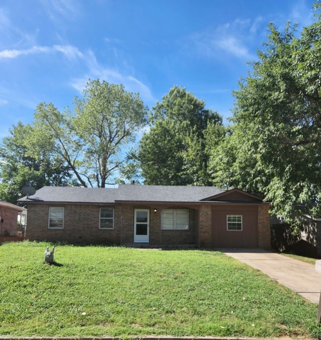 property at 1825 W Union Pl