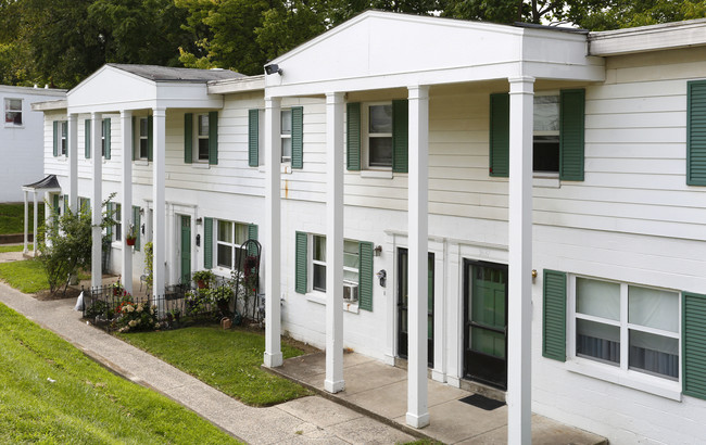 Colonial Village in Cincinnati, OH - Building Photo - Building Photo