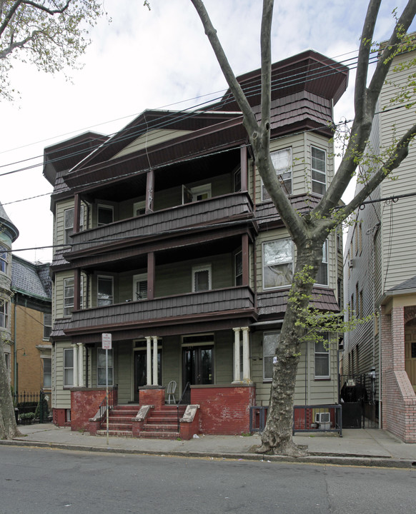 345 Walnut St in Newark, NJ - Foto de edificio