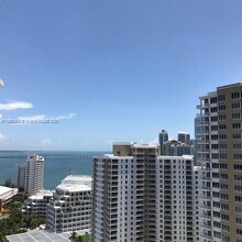 900 Brickell Key Dr in Miami, FL - Building Photo - Building Photo