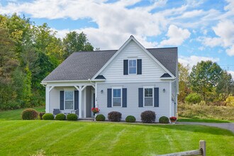 StoneBrook Townhomes & Cottages in Fairport, NY - Building Photo - Building Photo