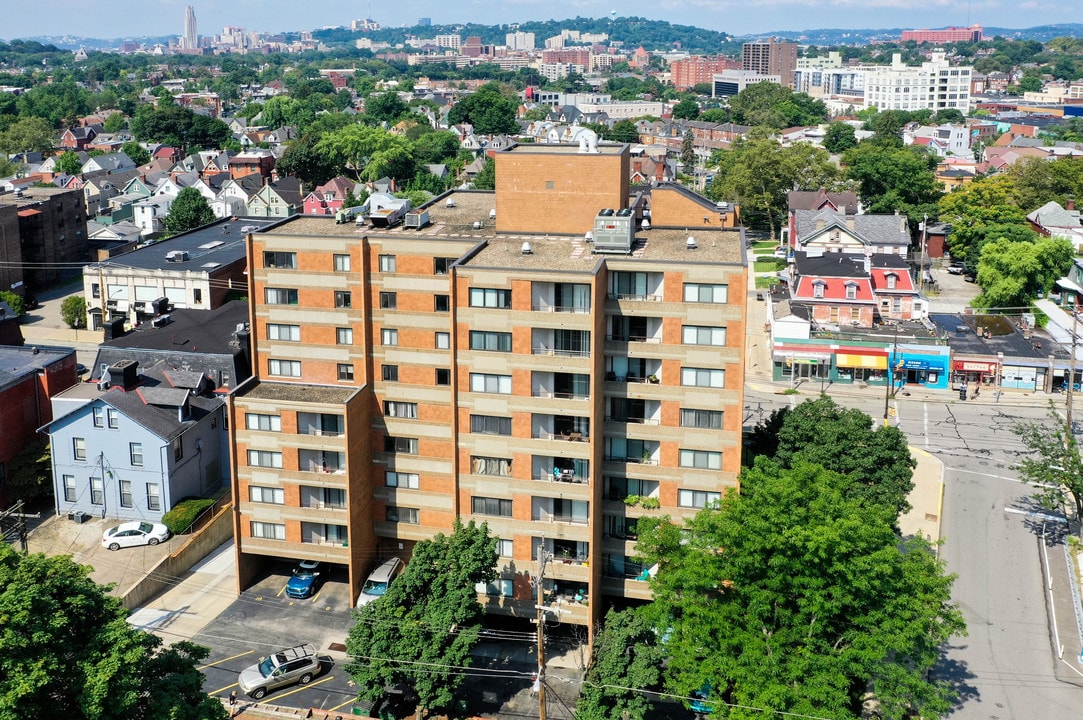 Highland Plaza Apartments in Pittsburgh, PA - Foto de edificio